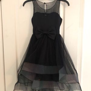Elegant and fun girl’s formal sleeveless dress